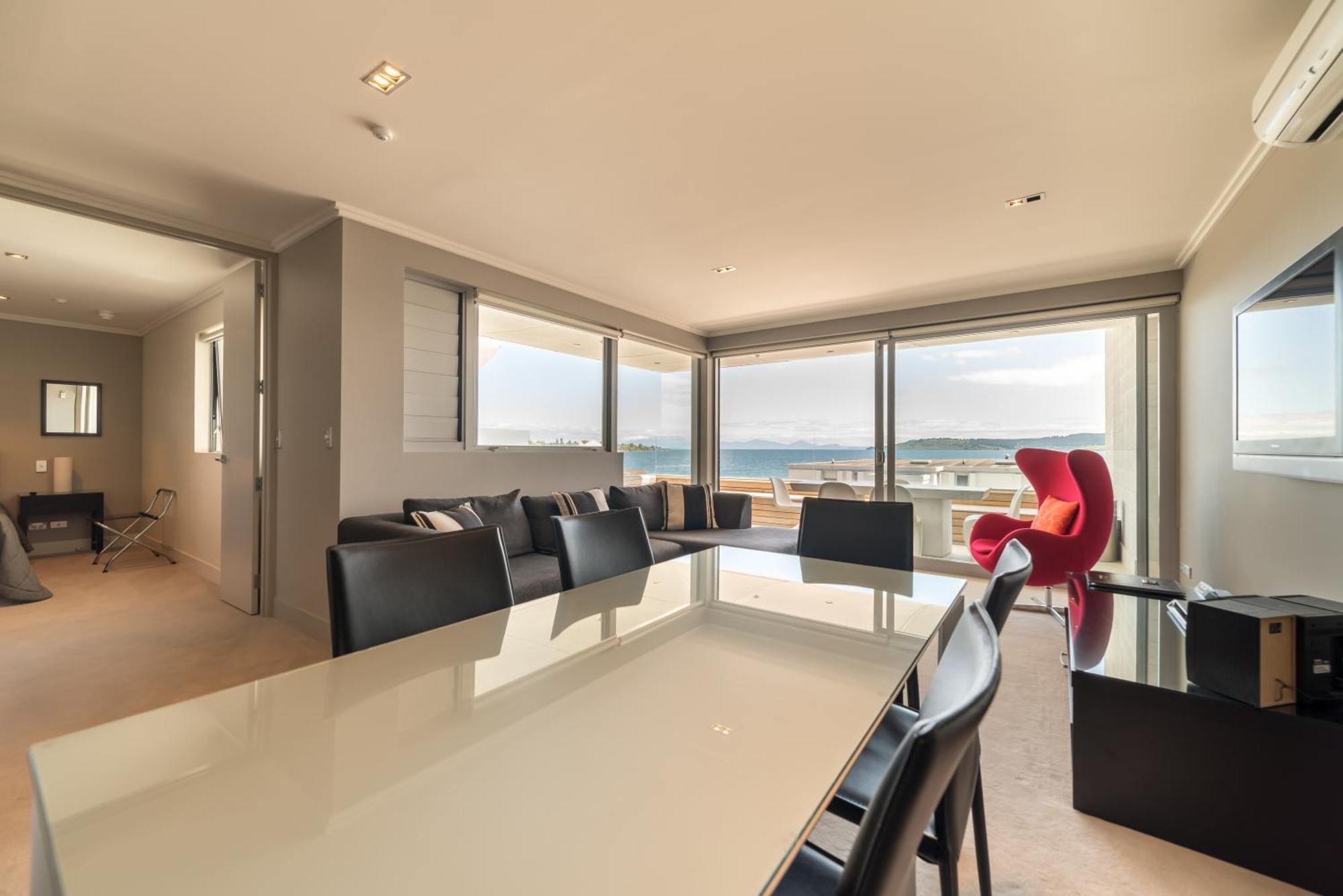 圣水陶波酒店 外观 照片 A penthouse apartment in the complex
