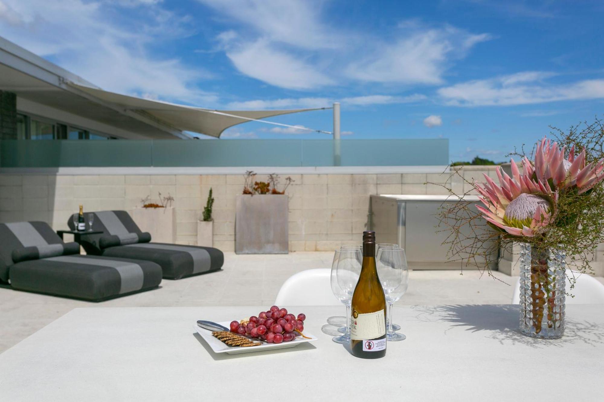 圣水陶波酒店 外观 照片 The rooftop terrace