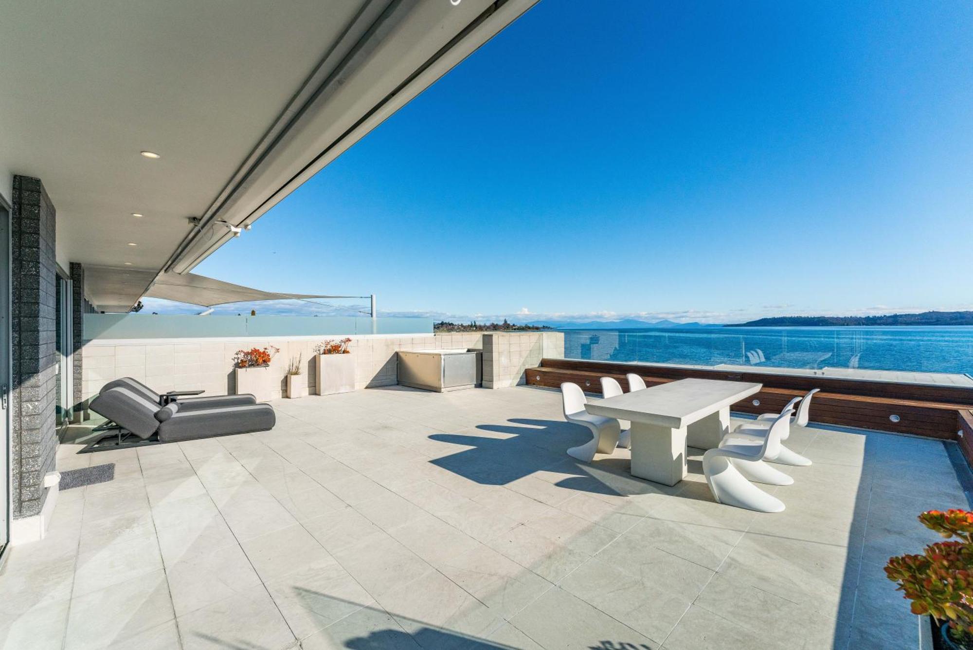 圣水陶波酒店 外观 照片 Rooftop terrace