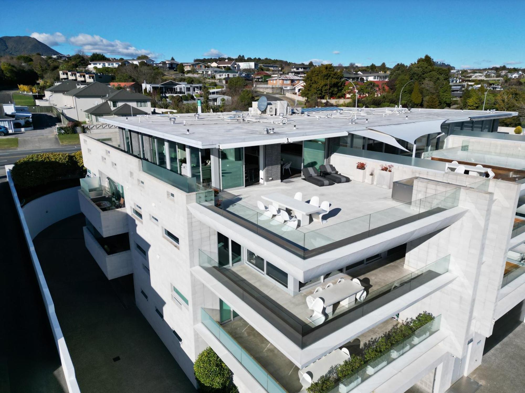 圣水陶波酒店 外观 照片 The penthouse apartment at 100 on Oxford