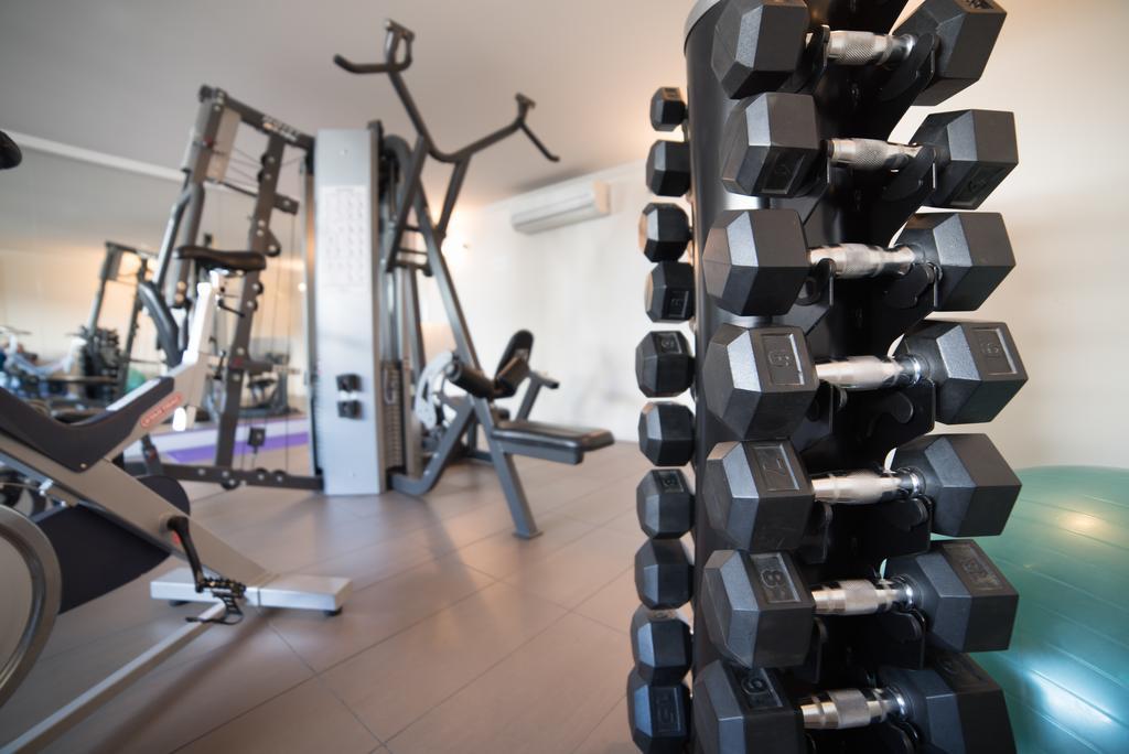 圣水陶波酒店 外观 照片 A gym