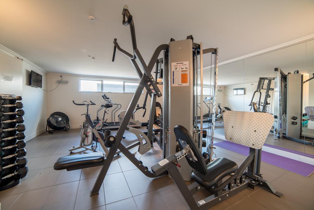 圣水陶波酒店 外观 照片 A typical gym
