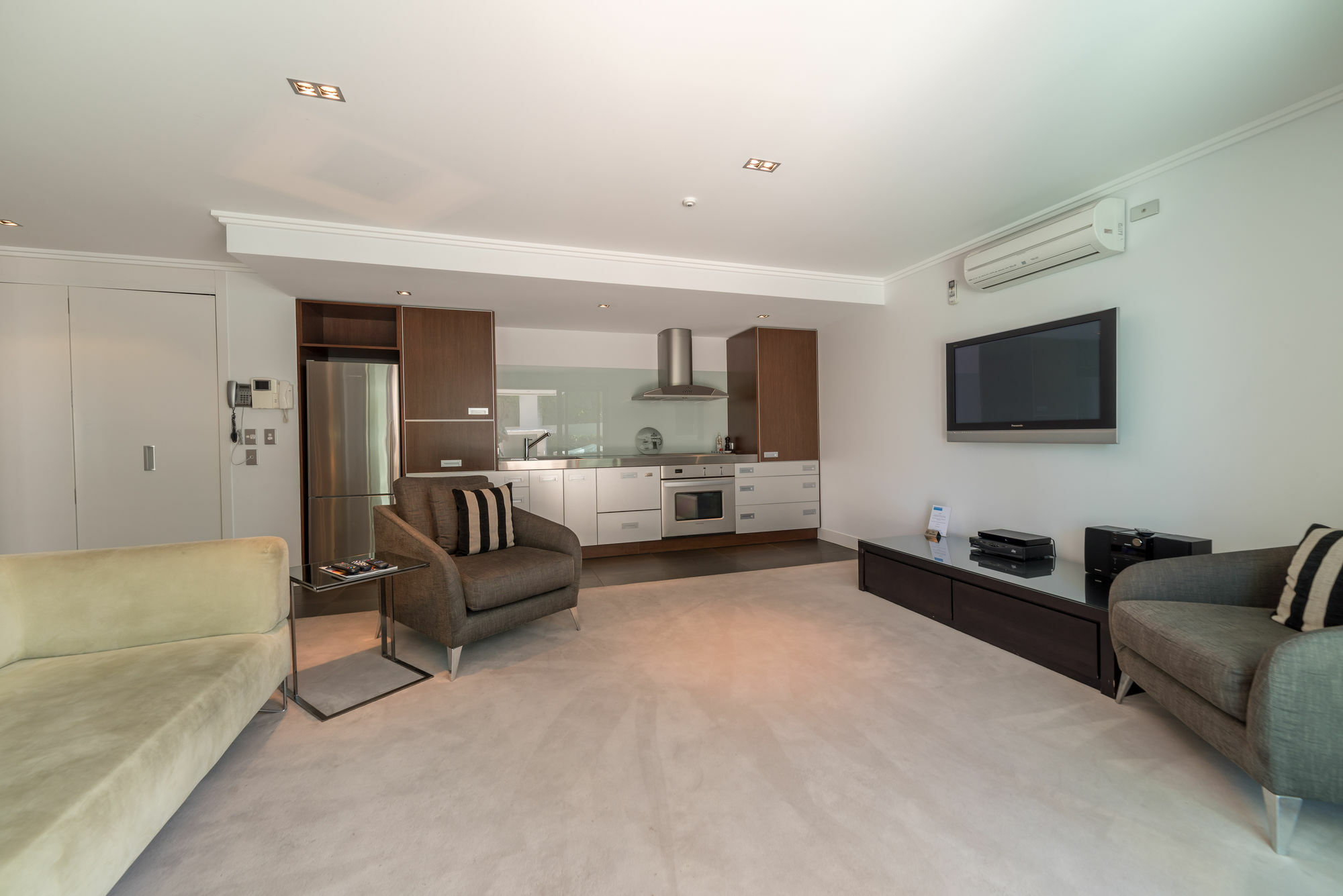 圣水陶波酒店 外观 照片 A typical apartment at the complex