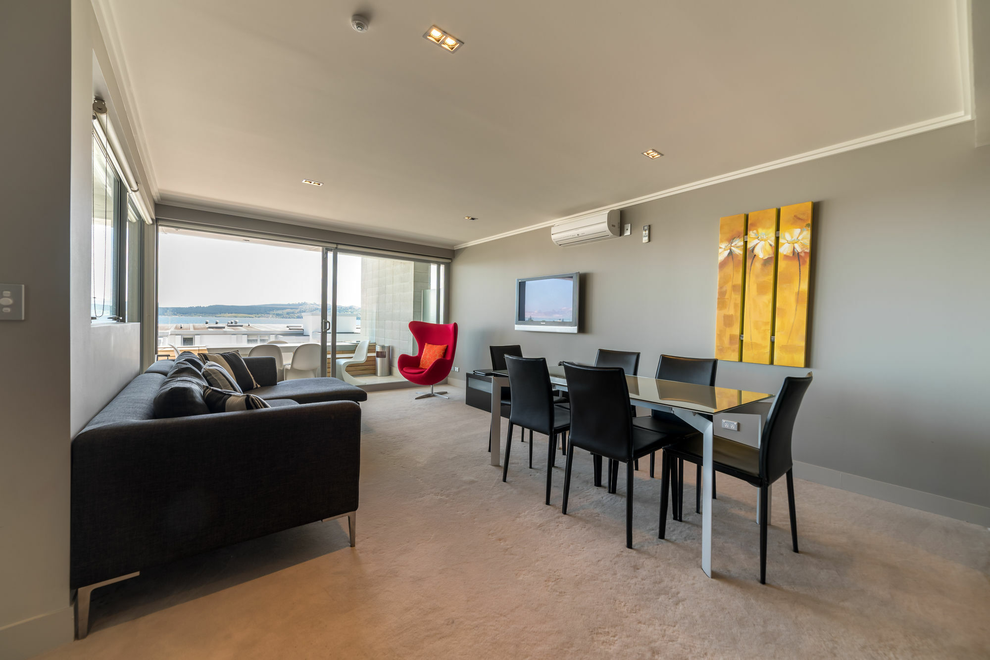 圣水陶波酒店 外观 照片 A penthouse apartment at the hotel